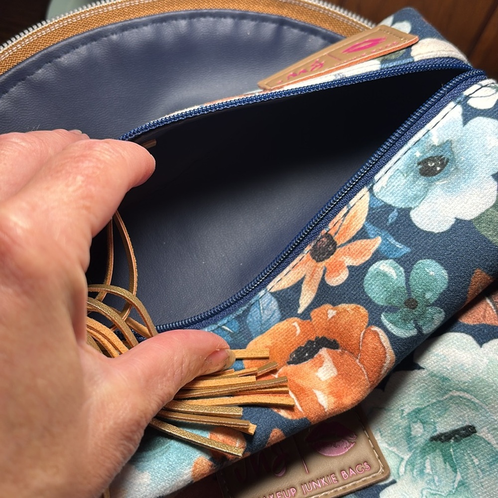 Makeup Junkie Side Kick & Mini - Picture 5 of 5